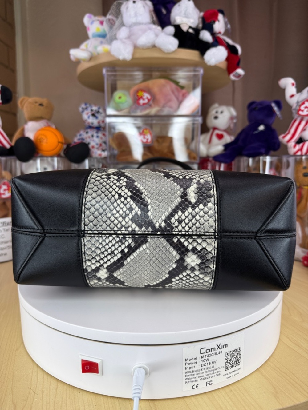 💥TORY BURCH - Block-T Mini Snake Embossed Tote - 45U398 - Picture 13 of 17